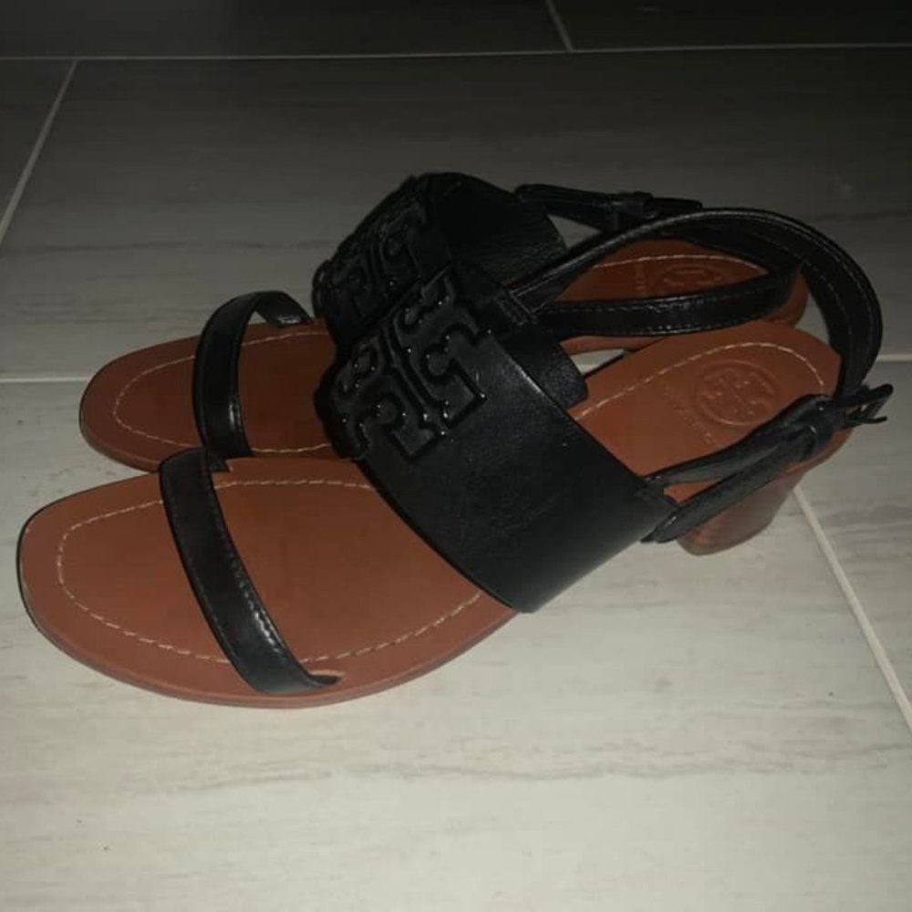 Authentic Tory Burch 8M VGUC (bc wear on bottoms)